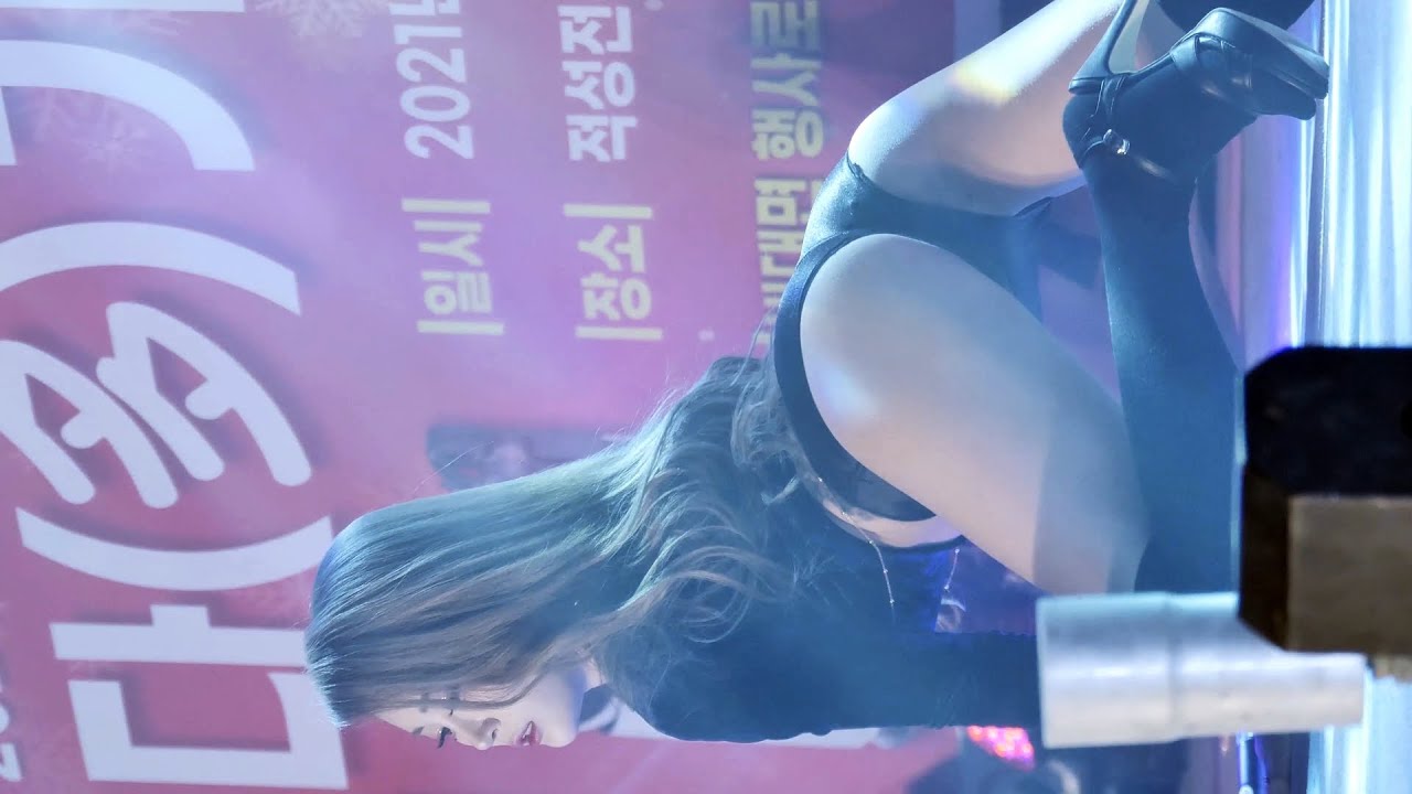 걸크러쉬 Girl Crush 보미 유카 - 징글벨락 리믹스 & 떨려요 & 롤린 @다(多)가치한마음대행진 파주적성전통시장 (21.12.22)-玉桂狗